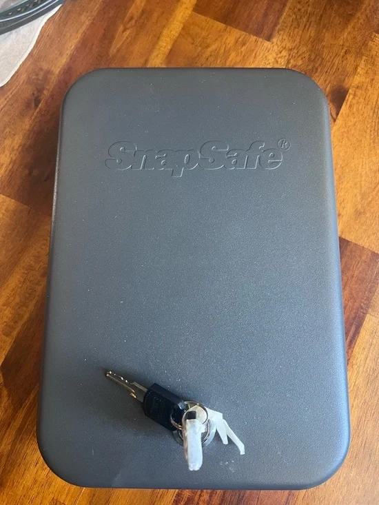 Snap Safe Large Keyed Lock Box - Picture 3 of 4